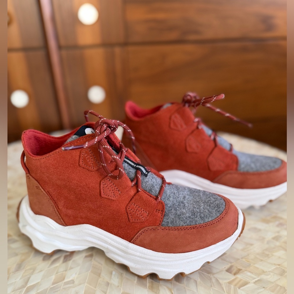 Like New Sorel Kinetic Breakthru Caribou Suede Boots | Women’s Size 6